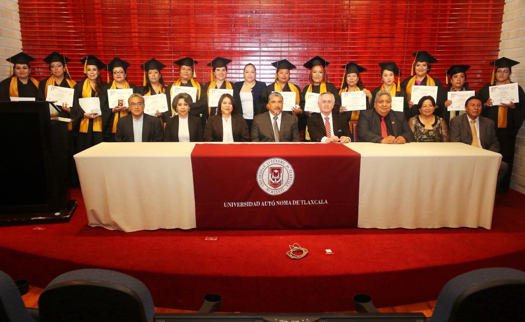 Graduó UATx segunda generación de especialistas en enfermería perinatal
